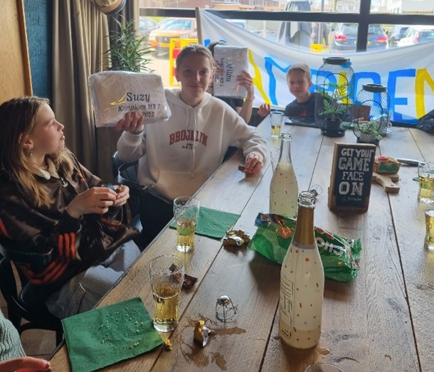 kampioenen_meisjes_b2_foto2.jpg